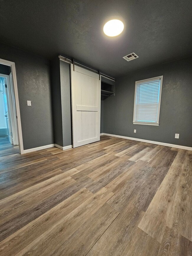 Building Photo - Updated (2) Bed/(1) Bath in Core Norman! Video Walk-Thru Avail!