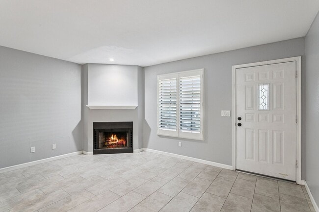 Building Photo - Beautiful 2 Bedroom