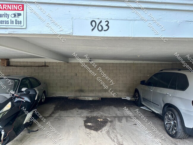 Building Photo - SE Side Updated One Bedroom Unit