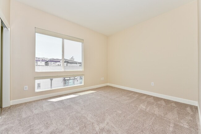 Building Photo - 10878 Bloomfield St