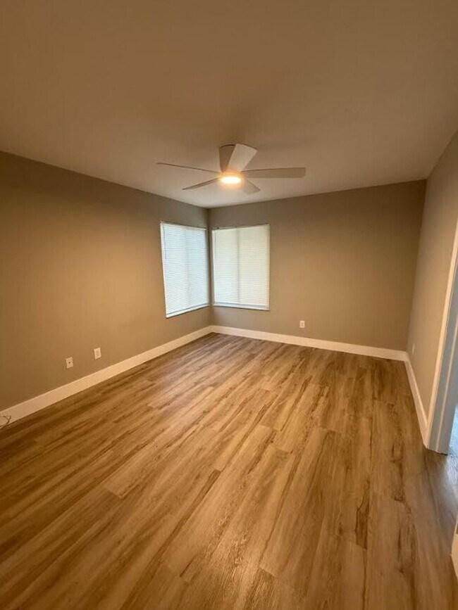Building Photo - 3 Bedroom 2 Bath 2 Car garage pool home fo...