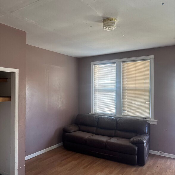 Building Photo - 4914 Plover Ave