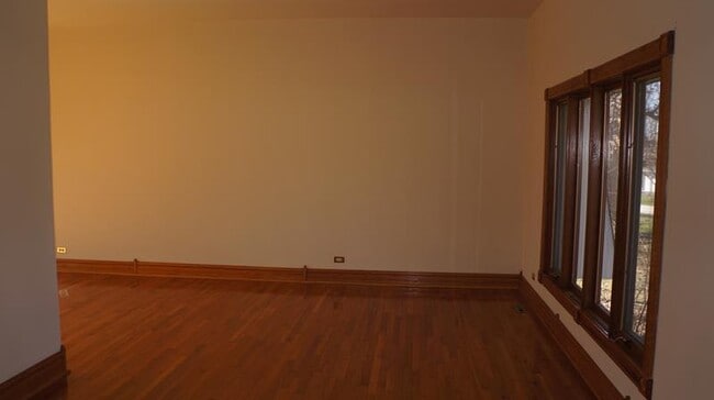Building Photo - 326 Meadowrue Ln
