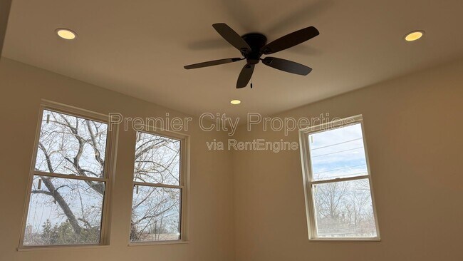 Building Photo - 240 Mcgregor Ave