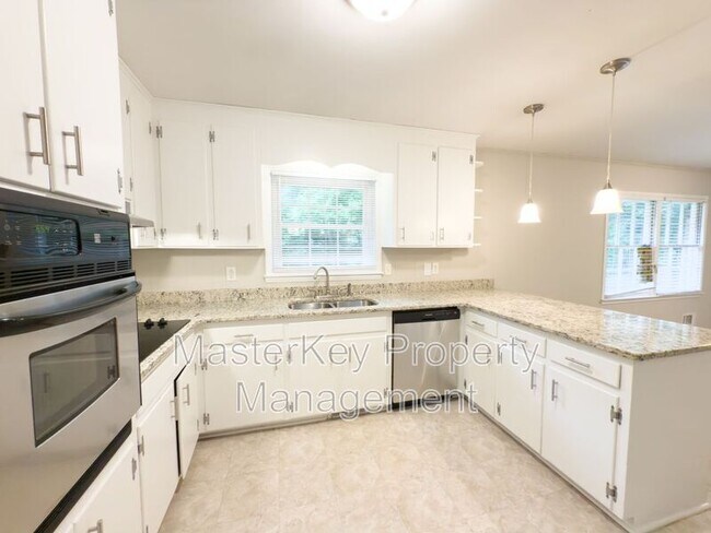 Building Photo - 544 Ellynn Dr