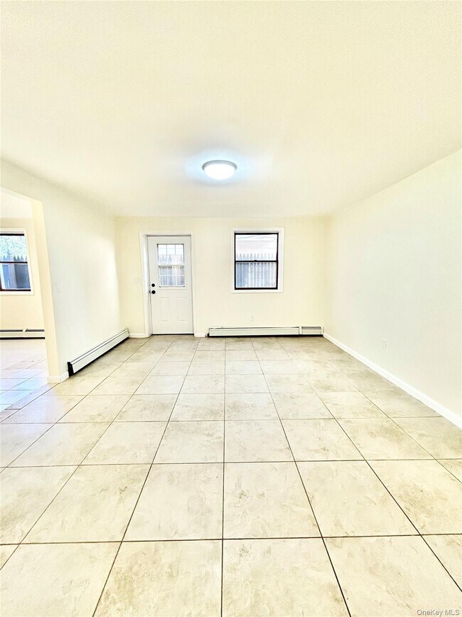 Building Photo - 164 Rossiter Ave