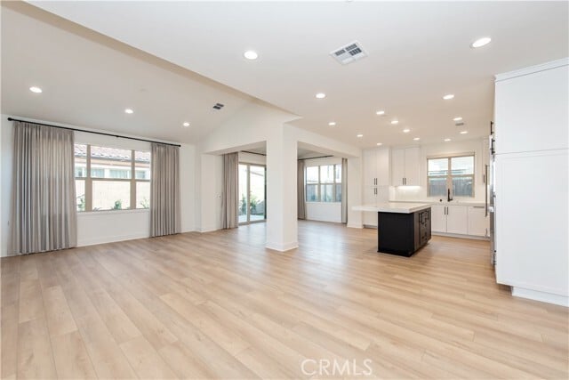 Building Photo - 150 Somera