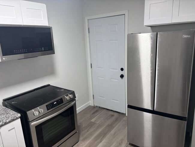 Building Photo - 2747 Washington Ave