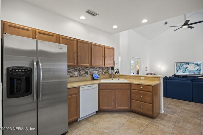 Building Photo - 781 Paradise Ln