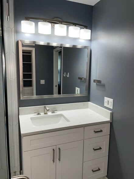 Master bathroom - 1010 Country Club Rd