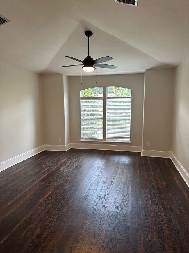 Building Photo - Gorgeous 3 Bedroom 2 Bath home in Piney Z ...