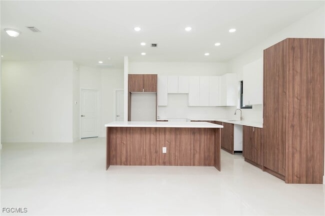 Building Photo - 3216 40th St SW