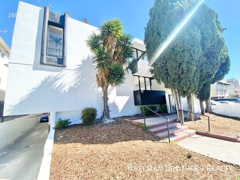 Building Photo - 136 S Oxford Ave