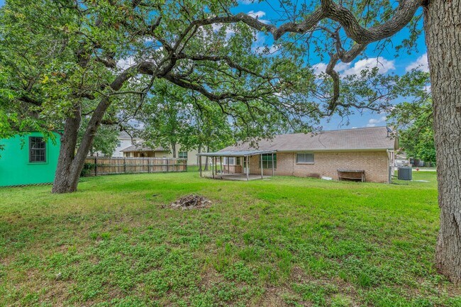 Building Photo - August 2026 Pre-Lease - 1 Mile to TAMU!