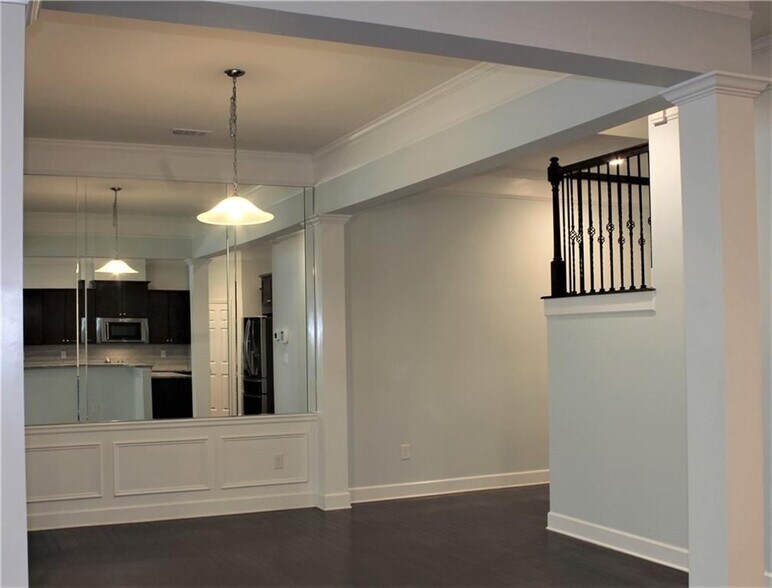 Building Photo - 2503 Norwood Dr SE