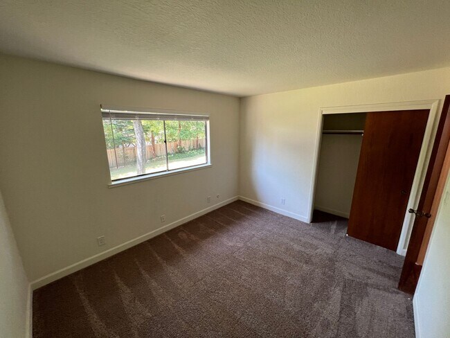 Building Photo - 8654 Thelen Ct