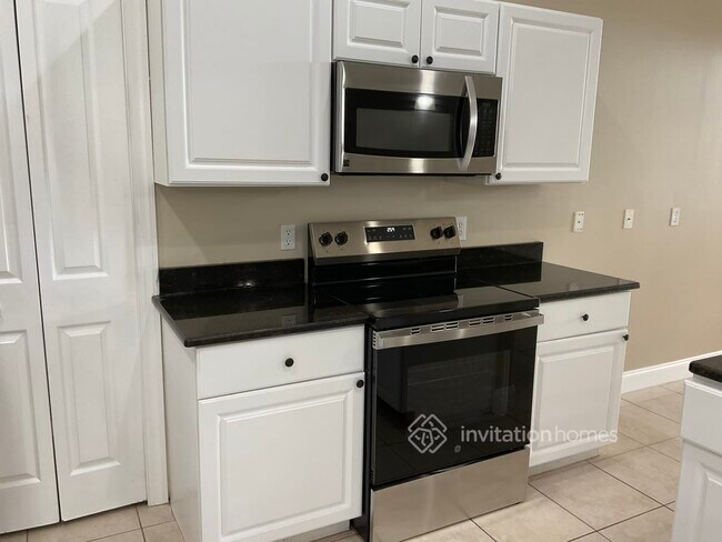 Building Photo - 2623 S Biscayne Dr