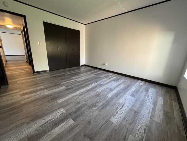 Building Photo - 1632 Forest Green Dr