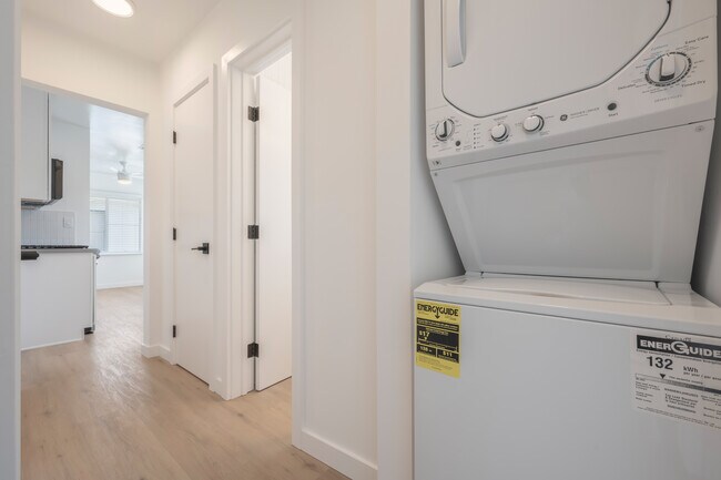 Building Photo - 3201 S Barrington Ave