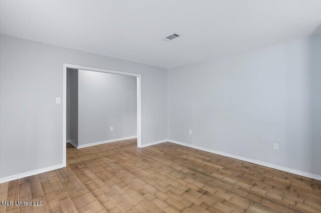 Building Photo - 23 Fox Glen Cir