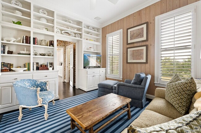 Primary Photo - 64 Tradewind Ct