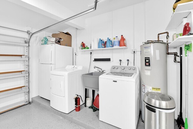 Building Photo - 798 E Boca Raton Rd