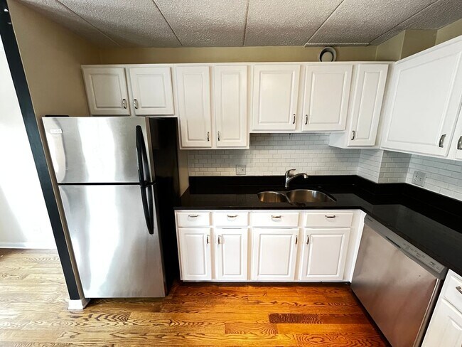 Building Photo - Spacious 2-story, 2-Bedroom Condo in Prime Buena Park Location Near the Lake
