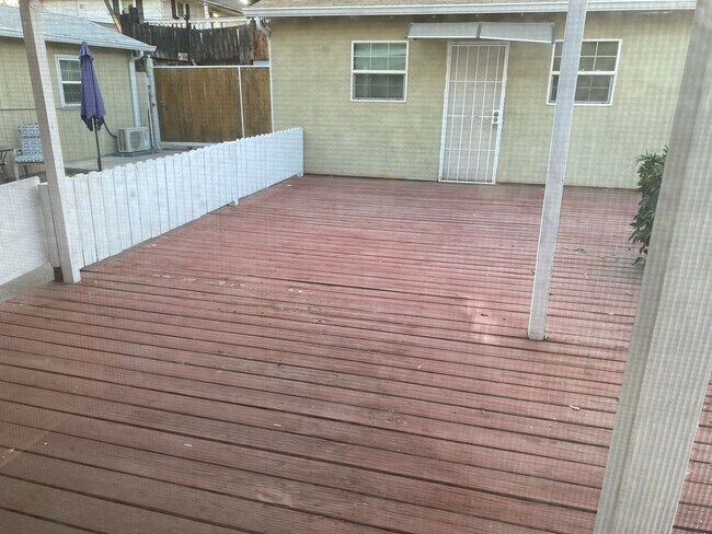 Building Photo - Right here