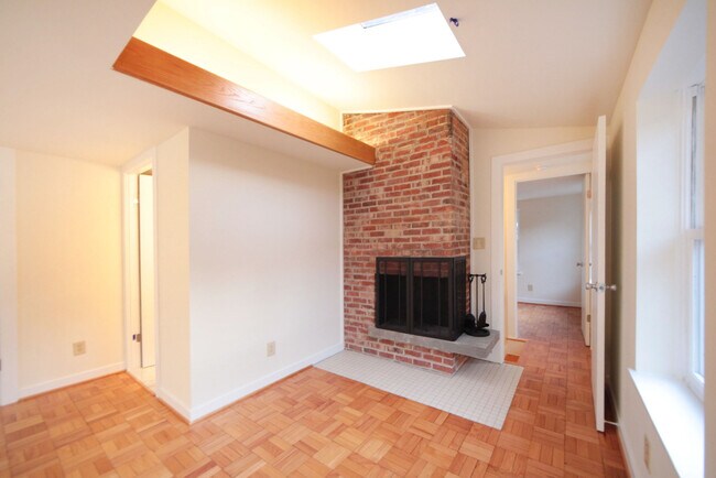 Building Photo - 1221 N St NW
