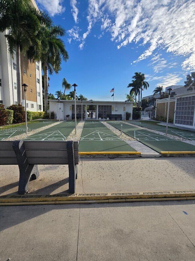 Building Photo - 2990 NE 16th Ave