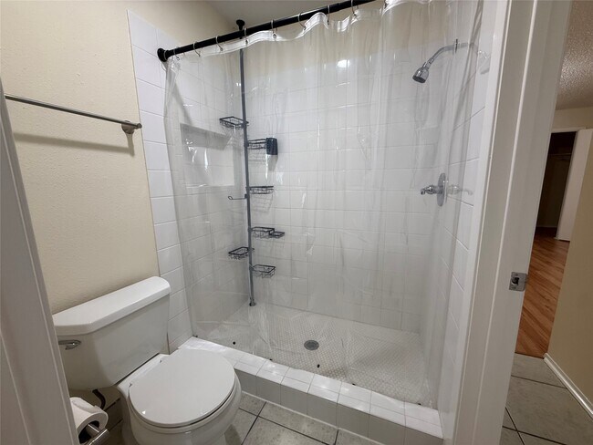 Building Photo - 3837 Tanglewilde St