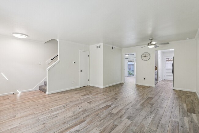 Building Photo - 515 Tallowood Rd