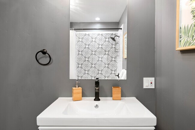 Building Photo - 3228 Broadway