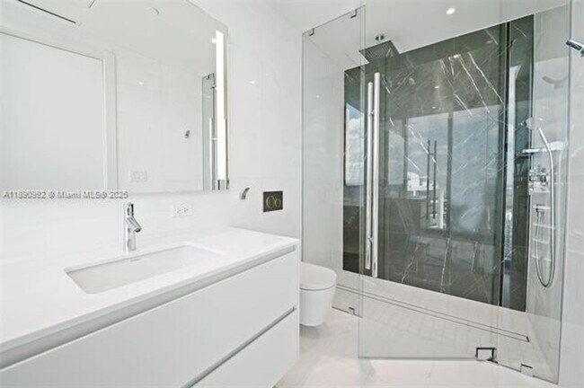 Building Photo - 300 Biscayne Blvd Way