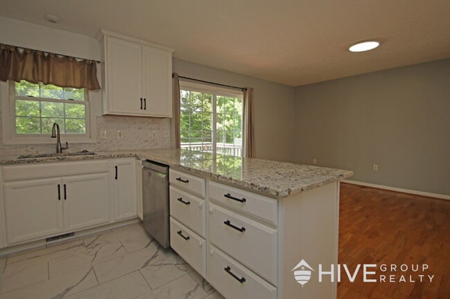 Building Photo - Charming Elkton Home with Space, Style, and a Prime Location!