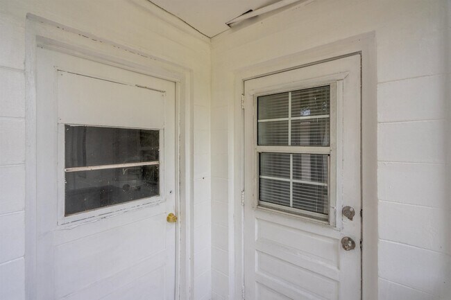 Building Photo - 20 Rollins Ave