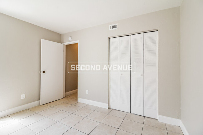 Building Photo - 1163 Bayshore Dr N