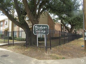 Building Photo - 5750 Phoenix Dr