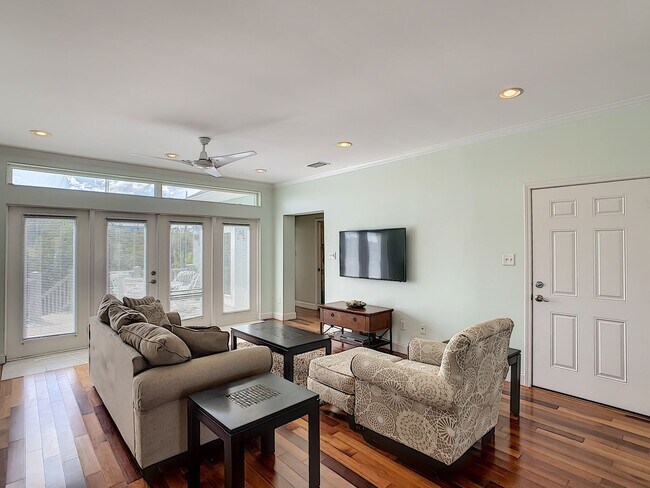 Building Photo - 631 Tahiti Ct