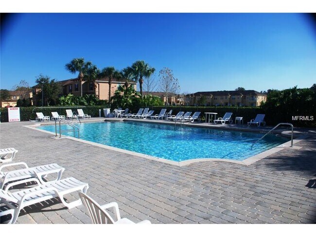 Building Photo - 3260 Retreat View Cir