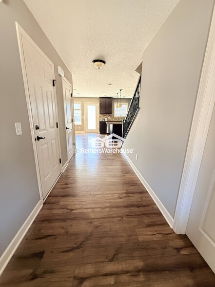 Building Photo - 3273 Red Oak Trail