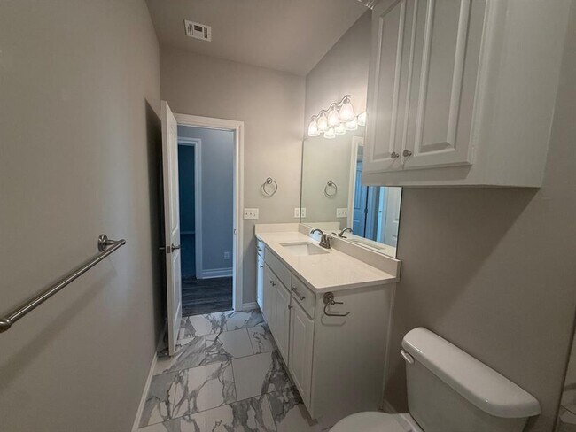 Building Photo - 9544 Monterey Dr
