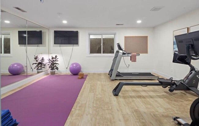 Building Photo - Stunning luxury rental!