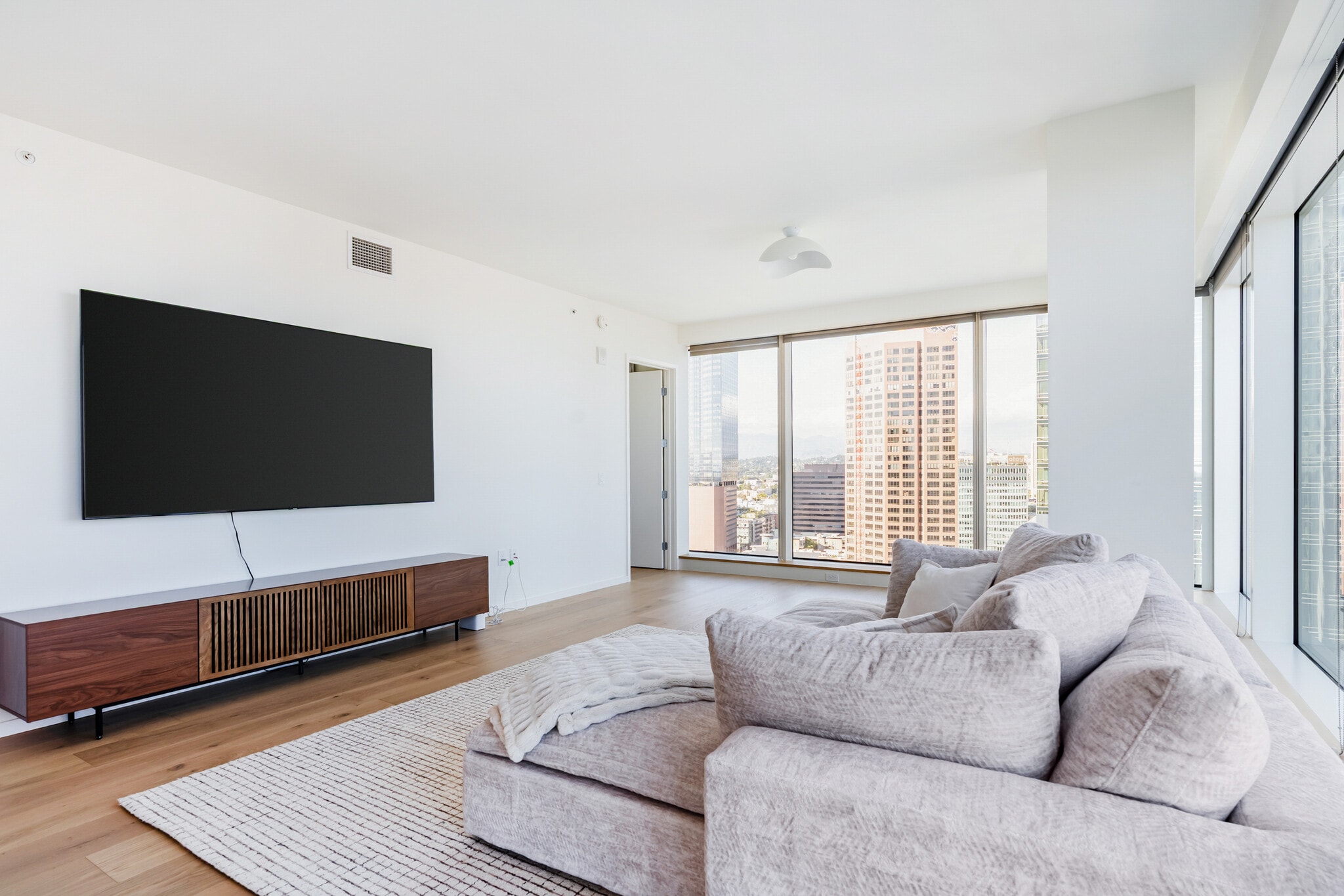 Building Photo - 889 Francisco St