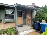 Building Photo - 2 bedroom 1 bath close to freeways and sho...