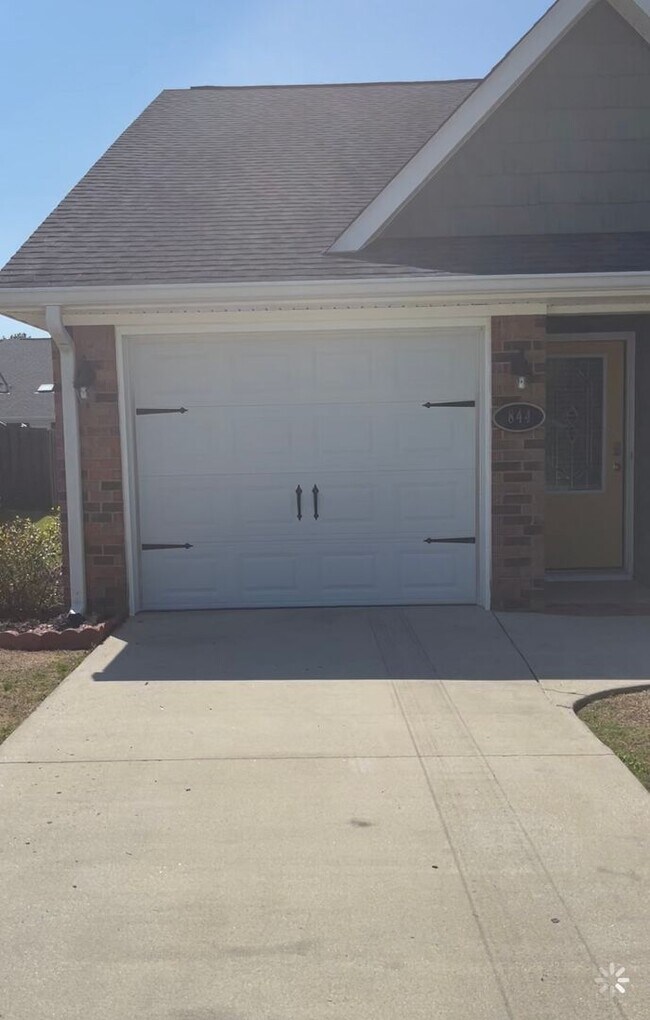 Building Photo - 844 Bryan Cir