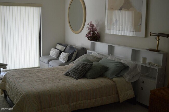 Building Photo - 2 br, 2.5 bath House - 3605 S Ocean Blvd A...