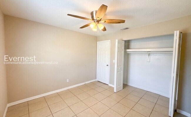 Building Photo - 3060 St Paul Dr