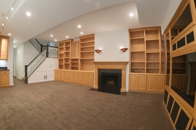 Building Photo - 2725 N Magnolia Ave