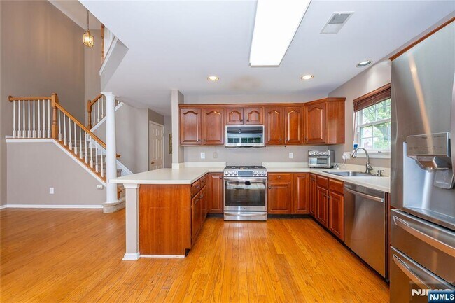Building Photo - 533 Cascade Ct